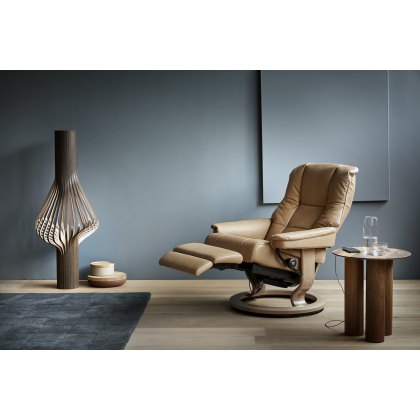 Stressless Mayfair Chair with footstool integrated Stressless Mayfair Chair with footstool integrated