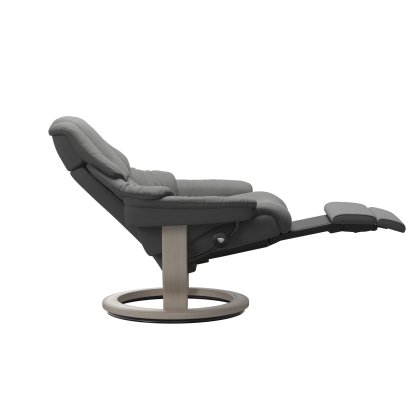 Stressless Reno Chair with footstool integrated Stressless Reno Chair with footstool integrated